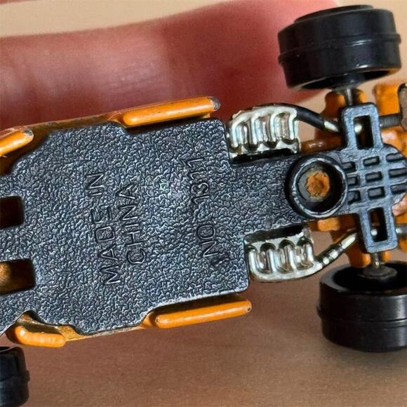 Vintage Yatming Lola T370 Formula 1 Race Car 1/64 Diecast Model Orange 70s - Picture 6 of 6